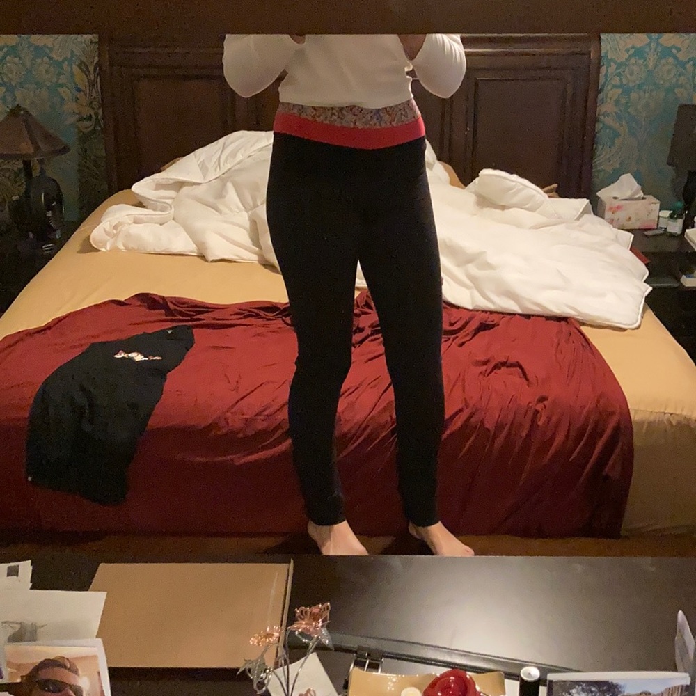 Lulu yoga pants size 4